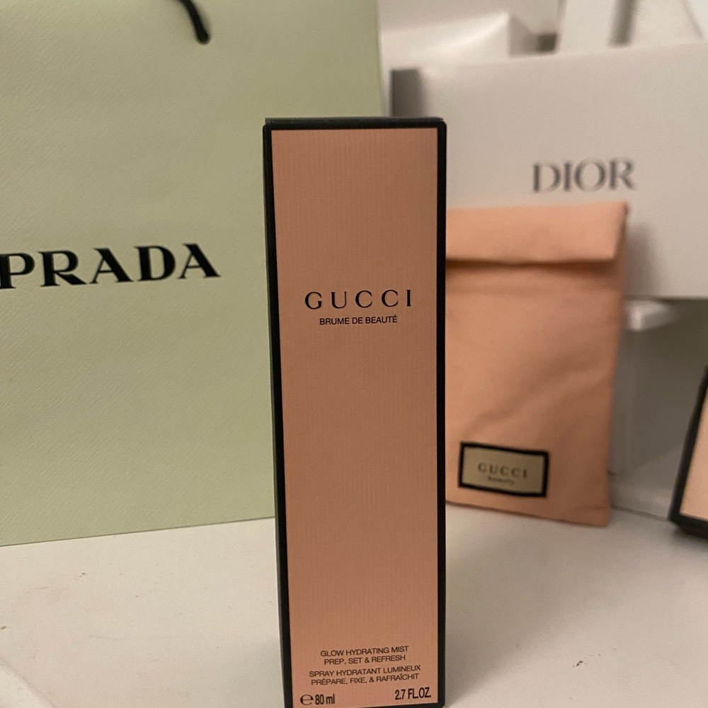 Gucci Brume de Beauté Hydrating Mist - Peach and Black